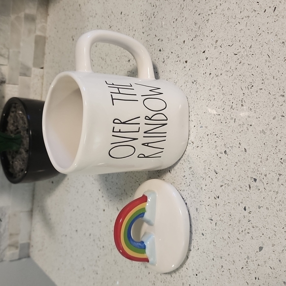 Rae Dunn Coffee mug with lid - Picture 2 of 4